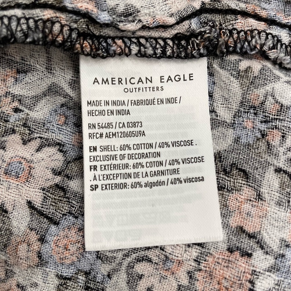 American Eagle Outfitters Floral Cropped Shirt - Picture 15 of 16